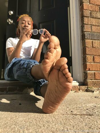 littleebonyfeet
