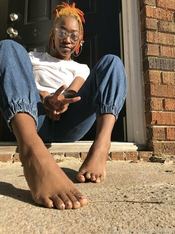 littleebonyfeet