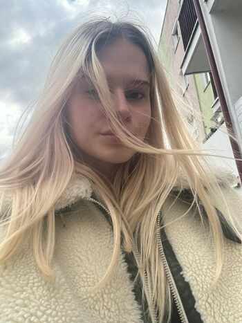 littletinyblonde