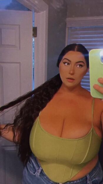 Lizzy B
