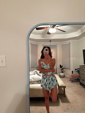Lizzy Capri