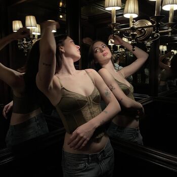 Lizzy Mcalpine
