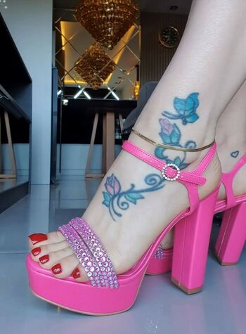 Loira Feet