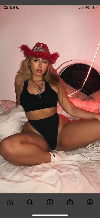 Lola Lowe
