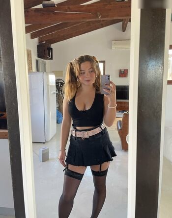 Lola-Sophie25