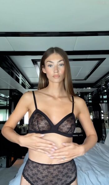 Lorena Rae