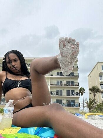 LoveLeeFeet