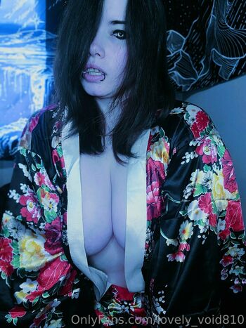 Lovely_Void810
