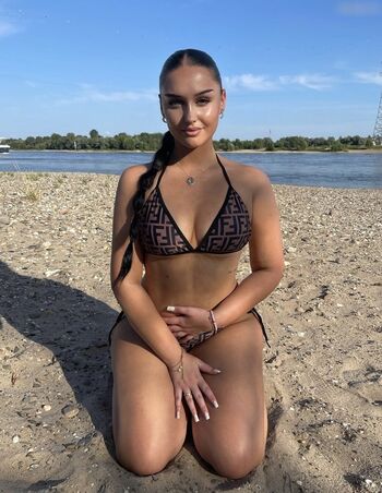 Luana He