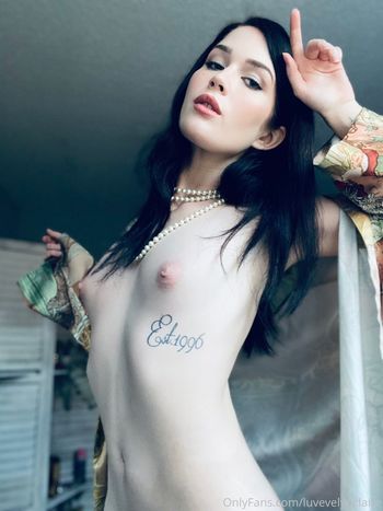 luvevelynclaire