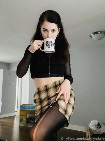 luvevelynclaire