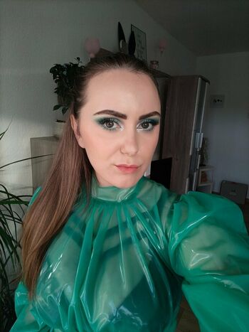 madame.alaska.official
