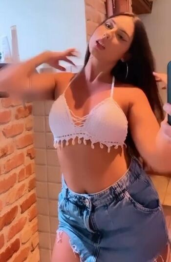 Malu Gomesc