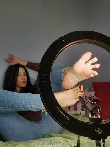 marghe_feet