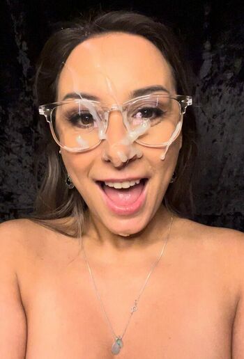 Mariah Leonne