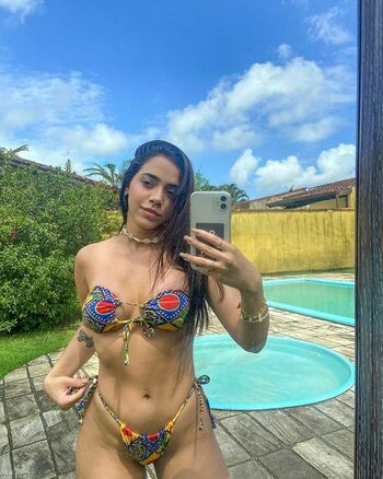 Mariely E Mirella Santos