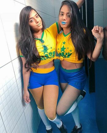 Mariely E Mirella Santos