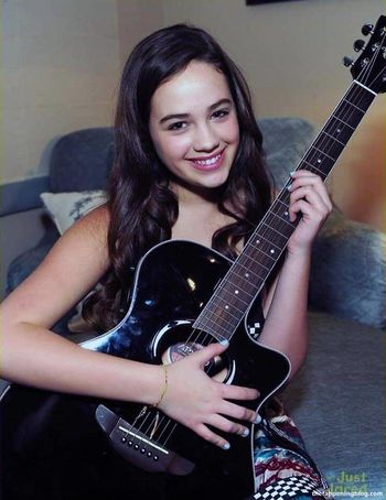 Mary Mouser