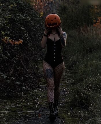 __maskentraegerin
