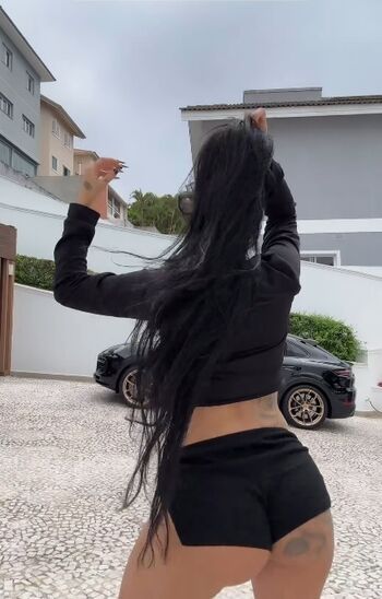 MC Mirella