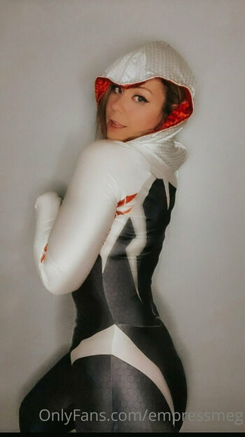 MegDressesUp