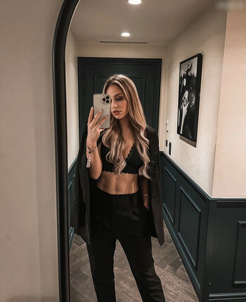 Melina Hoch