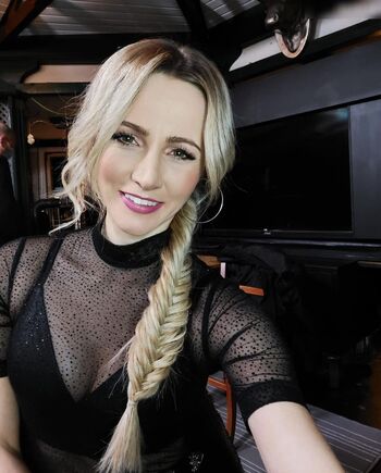 Melissa Naschenweng