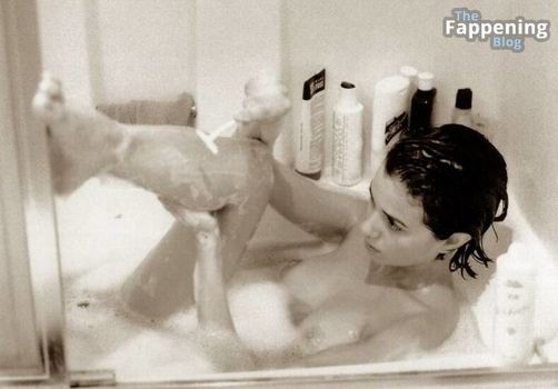 Mia Kirshner