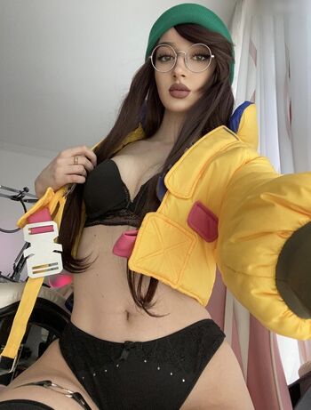 mia_mikaya