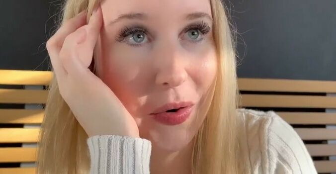 mia_peach