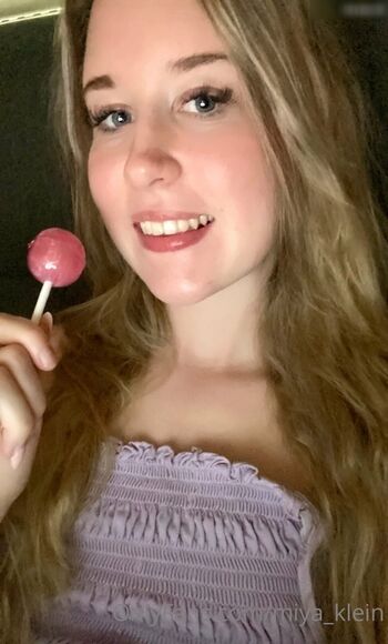 mia_peach