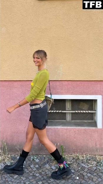 Mia Regan