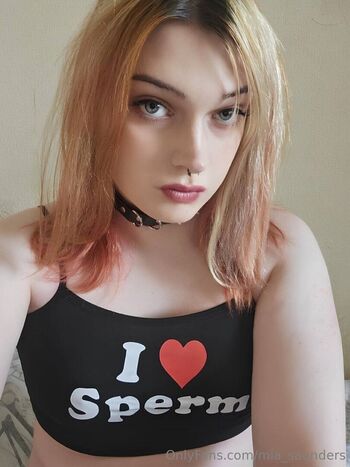 mia_saunders