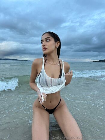 Mia Valencia