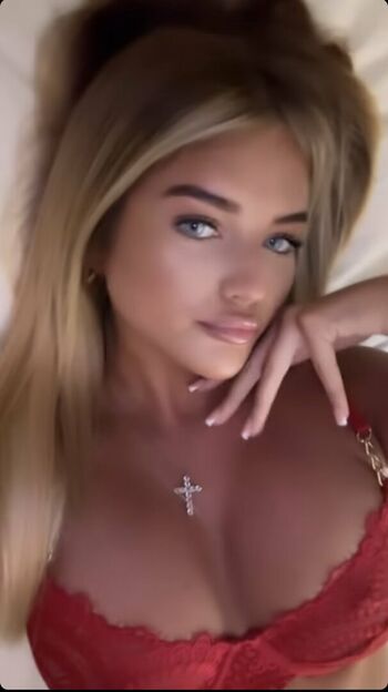 Mia Woodhall