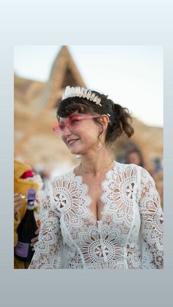 Milana Vayntrub