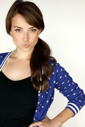 Milana Vayntrub