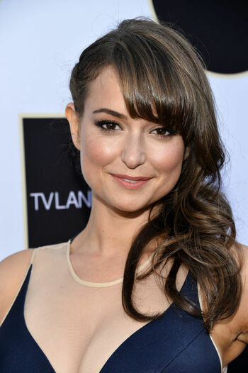 Milana Vayntrub