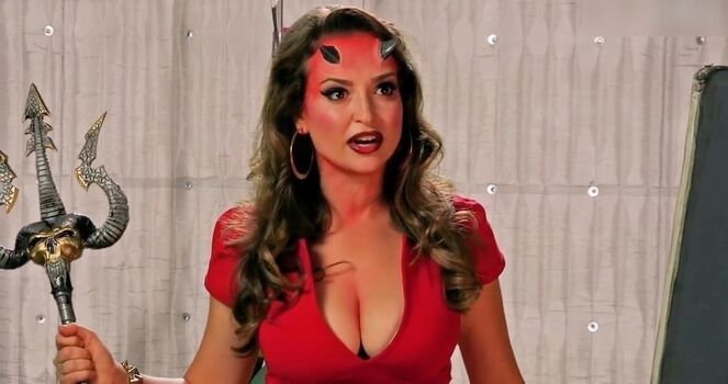 Milana Vayntrub