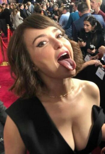 Milana Vayntrub