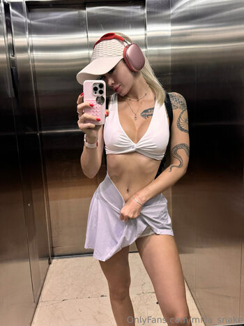 milla_snake