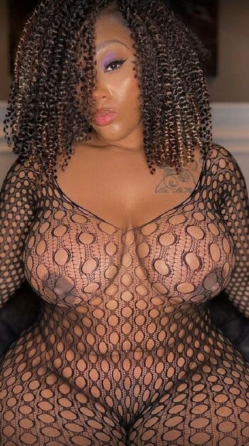 Mimi Curvaceous