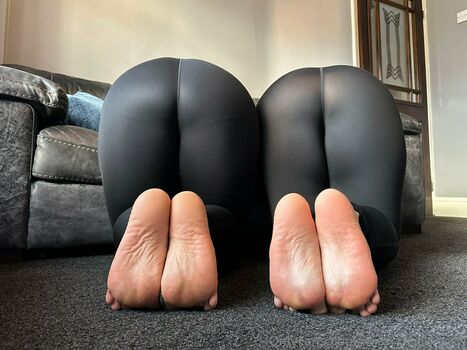 miss_piggy_toes