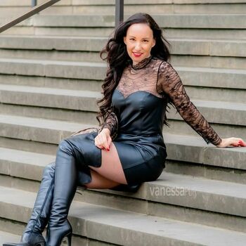 Miss Vanessa Pur