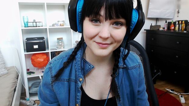 MissGLaDOS / dieamelie_