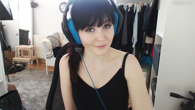 MissGLaDOS / dieamelie_