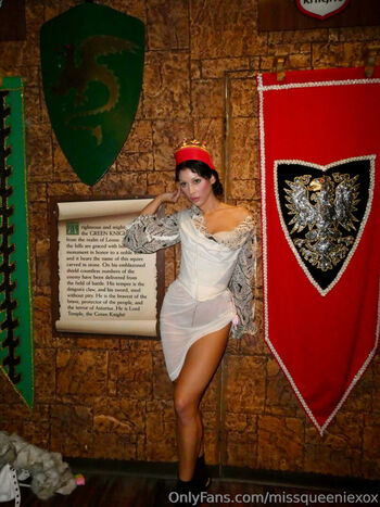 MissQueenieXOX