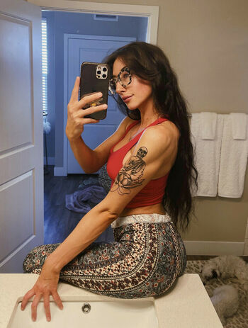 Molly Dixx