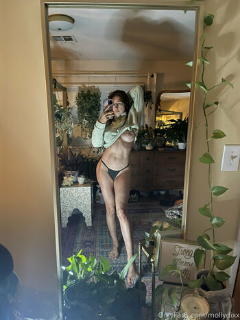Molly Dixx