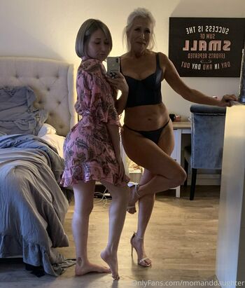mommyanddaughter